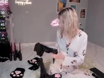 Try Chaturbate's Careful_i_bite careful_i_bite from Chaturbate