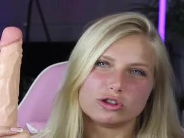 crystal_blond on Chaturbate