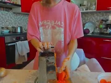 crystalnut on Chaturbate