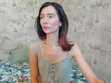 crystalnut on Chaturbate