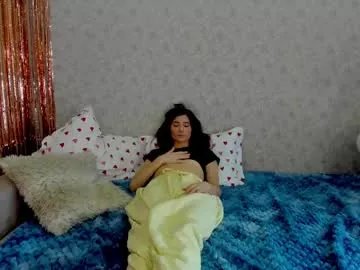 crystalnut on Chaturbate