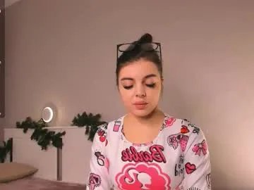 cutelunette from Chaturbate