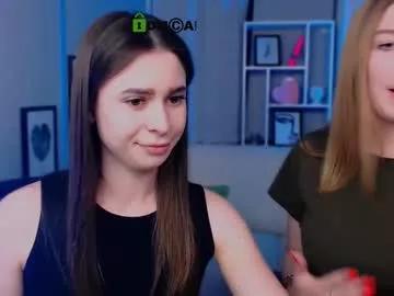 flora_ri on Chaturbate