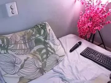 kira_briis on Chaturbate