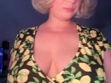 Freechat kiradivine on Chaturbate