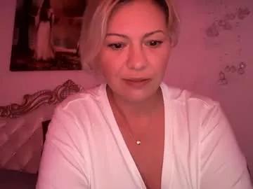 Freechat kiradivine on Chaturbate
