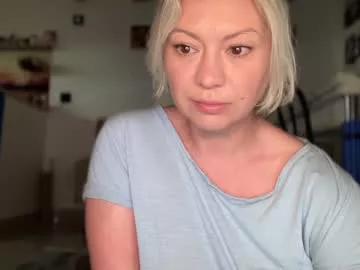 Freechat kiradivine on Chaturbate