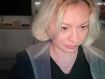Freechat kiradivine on Chaturbate