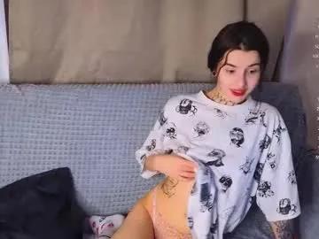 leonahines from Chaturbate