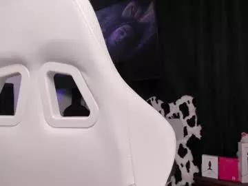 Freechat lia_queen610 on Chaturbate