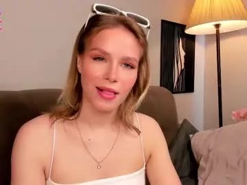 lipswithsweetonthem on Chaturbate