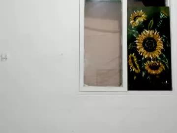Freechat little_rapunsel_ on Chaturbate