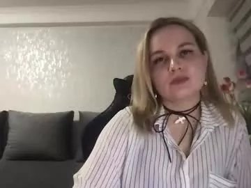 Freechat lyeeu25 on Chaturbate