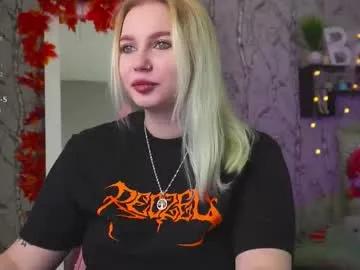 moon_valkyriie from Chaturbate
