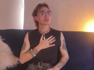 Masturbate to slutty escort Moonn_fox moonn_fox from Chaturbate