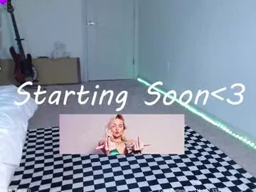 Freechat petitebrat on Chaturbate