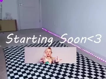 Freechat petitebrat on Chaturbate