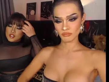 Freechat queenvalentinats on Chaturbate