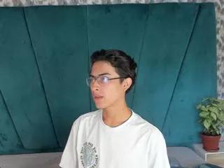 aaron_ez on Flirt4Free 