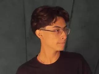 aaron_ez on Flirt4Free 