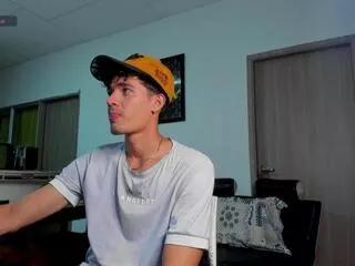 cristofer_hanks on Flirt4Free 