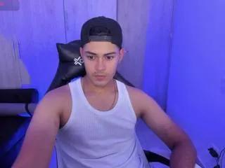 dylaan_fox on Flirt4Free 