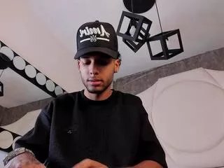 Offline thiago_ferreti on Flirt4Free
