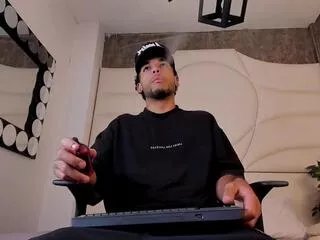 Offline thiago_ferreti on Flirt4Free