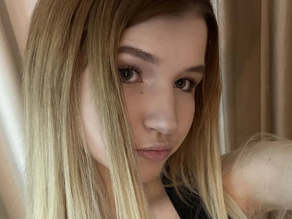 AraPosey — Chocolate ice cream, honesty, cute doggies, real affection, blue eyes... what makes your heart skip a beat? 