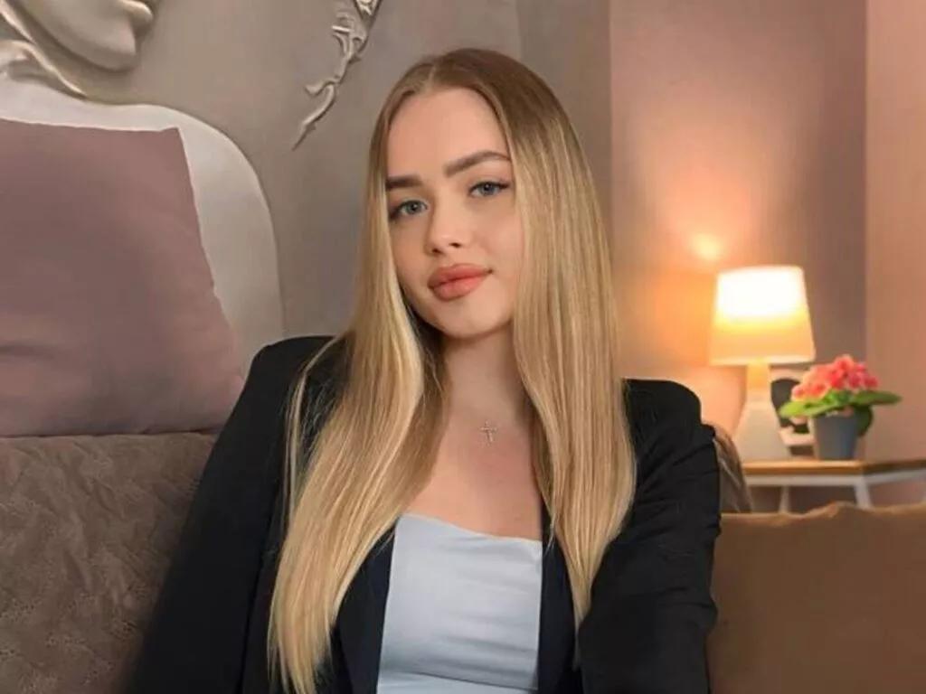 Sexy AvroraGoldie wants you to fuck her body now AvroraGoldie from LiveJasmin