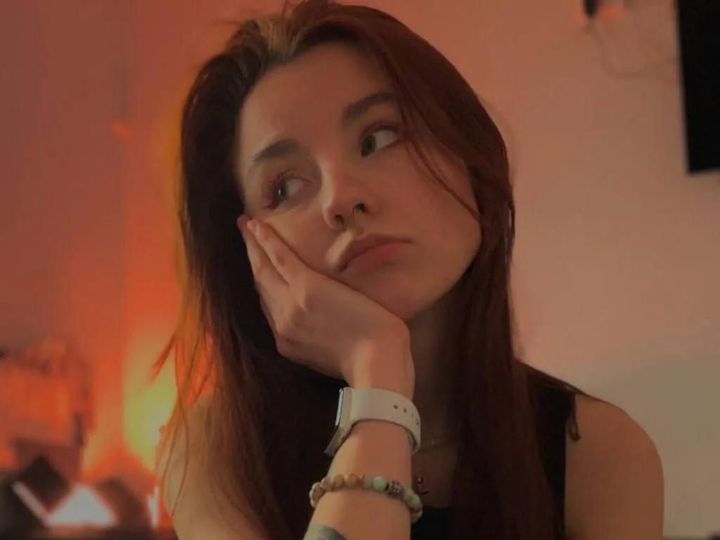 Explore LiveJasmin's DivinaGazza DivinaGazza from LiveJasmin