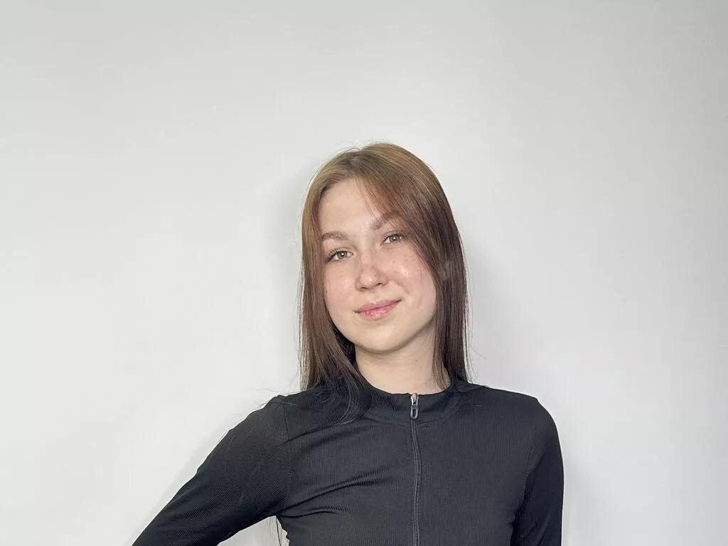 DoraAsai on LiveJasmin
