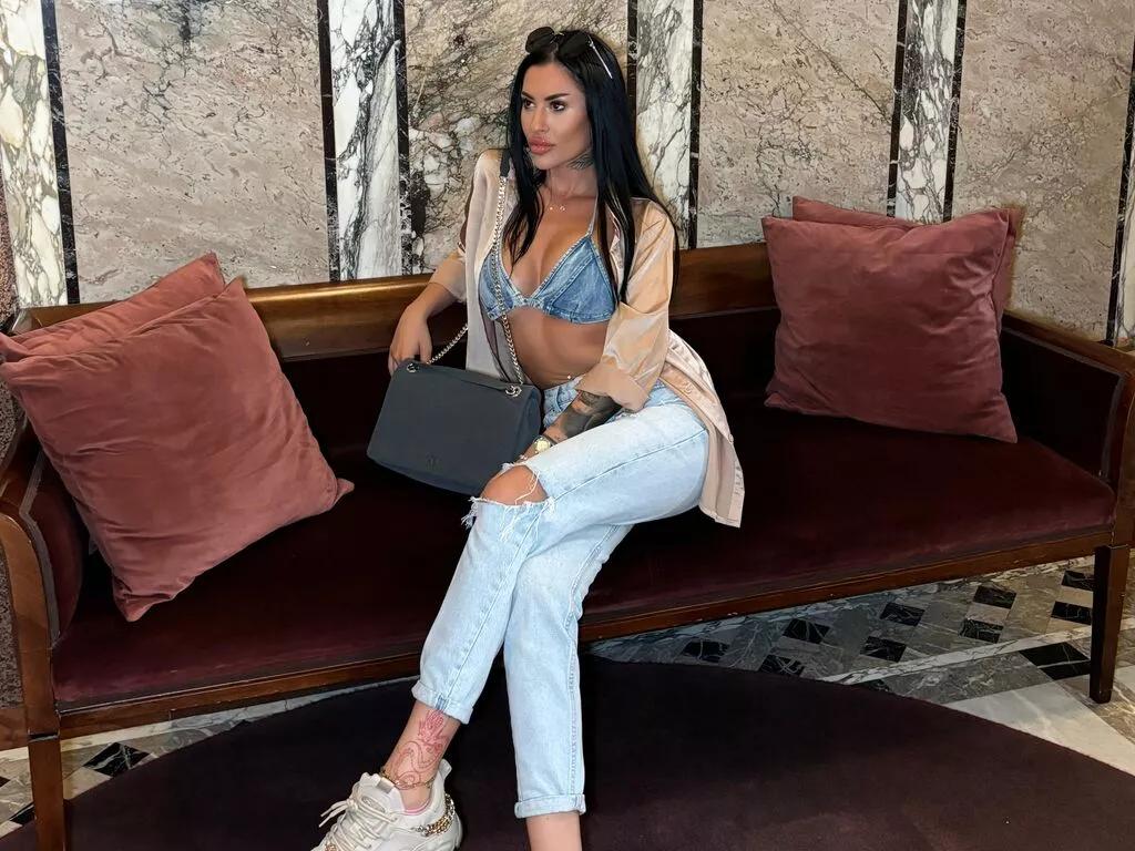 Sweet EllieKey wants you to fuck her body now EllieKey from LiveJasmin