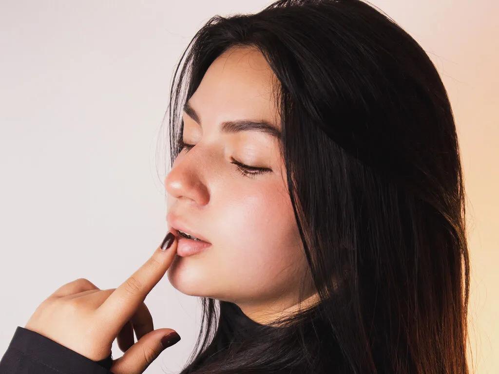 Masturbate to naked stripper EmmaBenavides EmmaBenavides from LiveJasmin