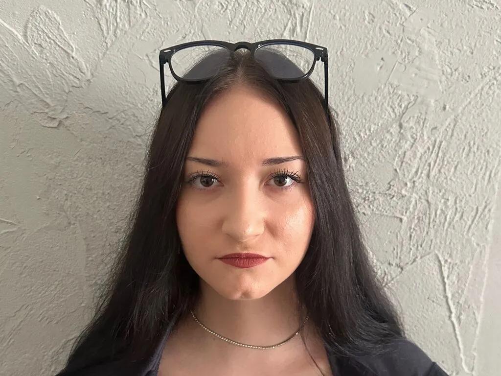 Discover LessyLuiz, she wants to masturbate for you LessyLuiz from LiveJasmin