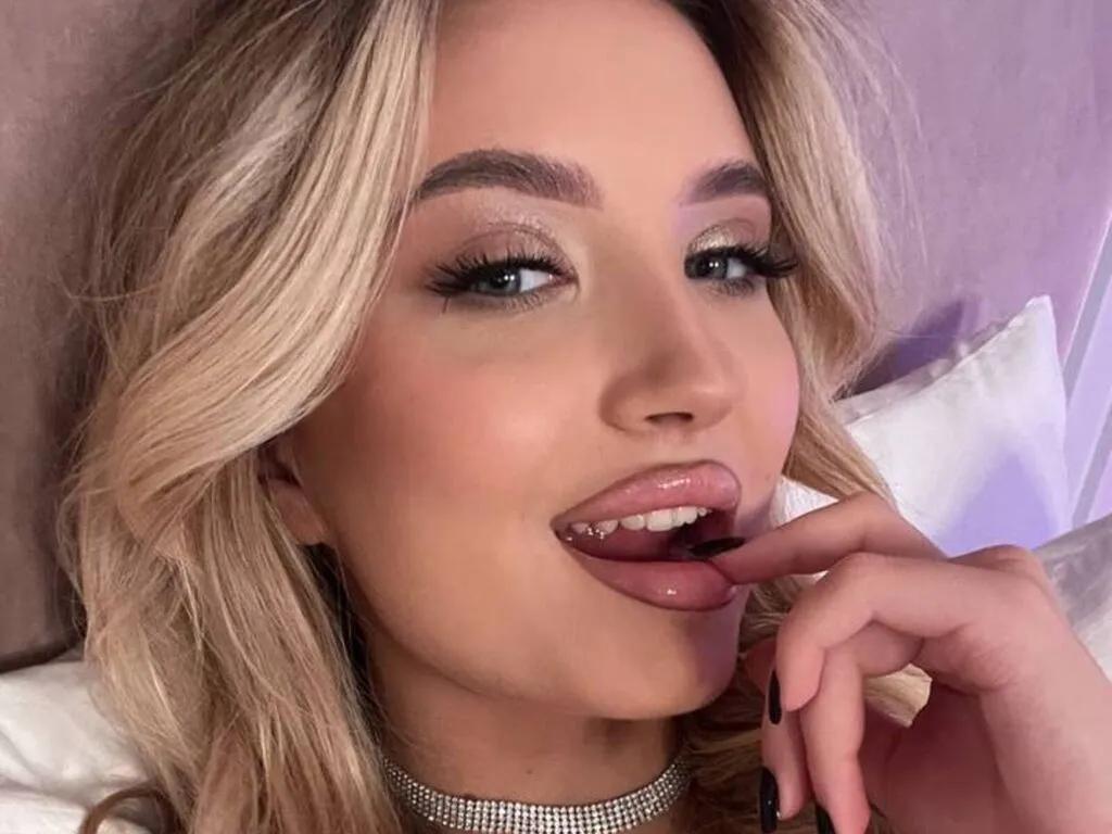 Slutty LunaGlamy wants you to fuck her body now LunaGlamy from LiveJasmin