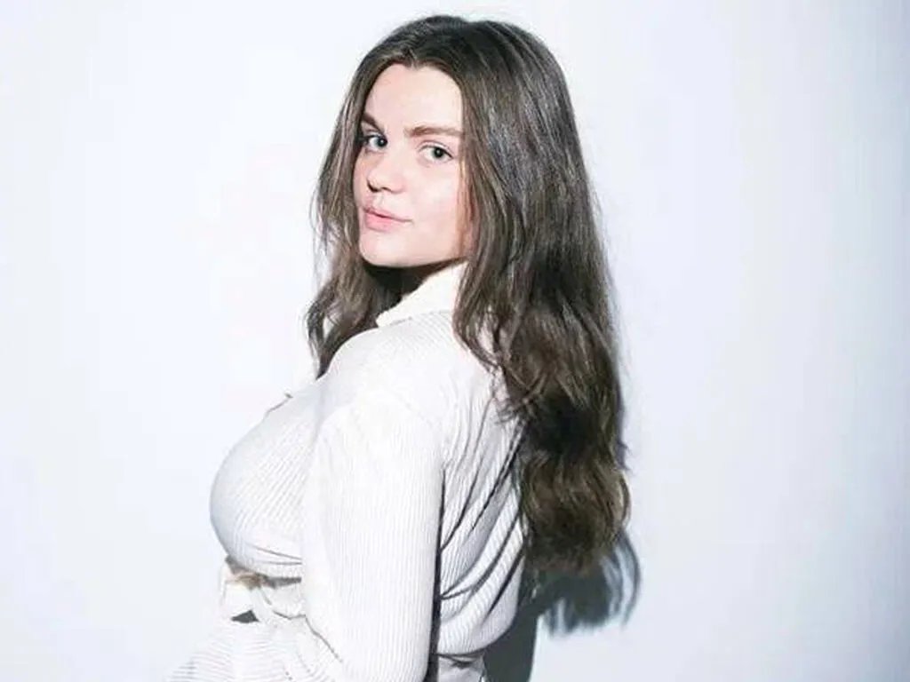 MelaniMell — I'm here to get to know myself from a new perspective, I'm pleased if you can support me in this and help me relax