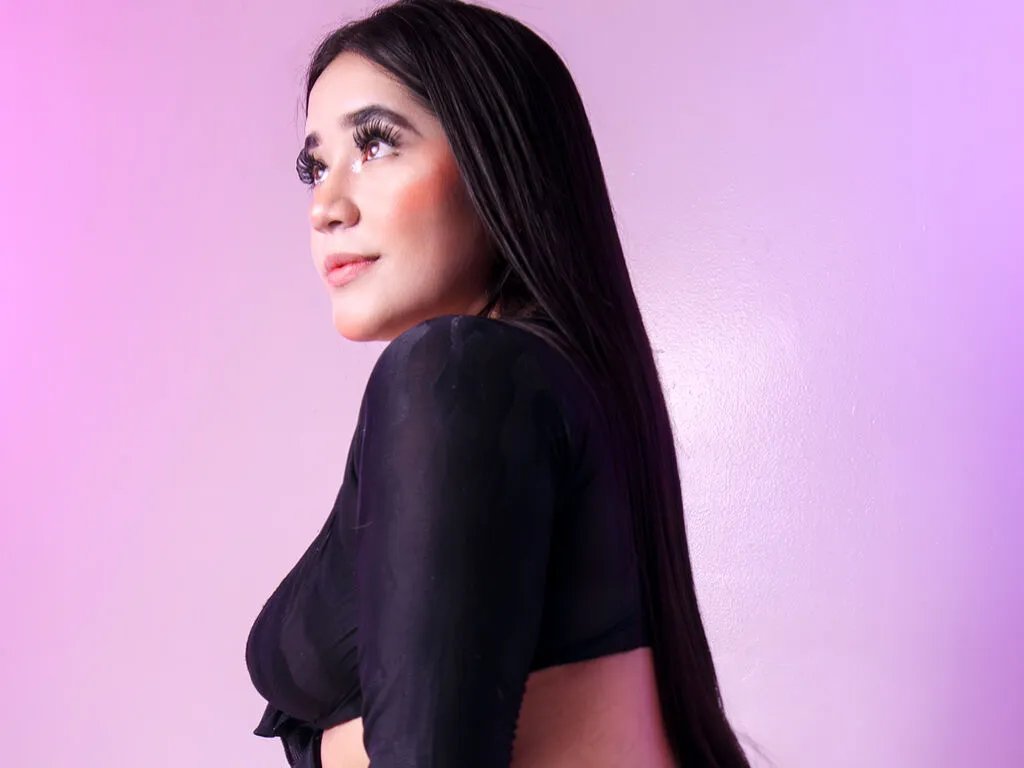 MillyBlake — CHOCOLATE ICE CREAM, HONESTY, CUTE DOGS, TRUE LOVE...WHAT MAKES YOUR HEART TICK? 
 I like reading, running, going out for a drink on special occasions. I am just a normal girl who likes live new experiences ... would you like?
