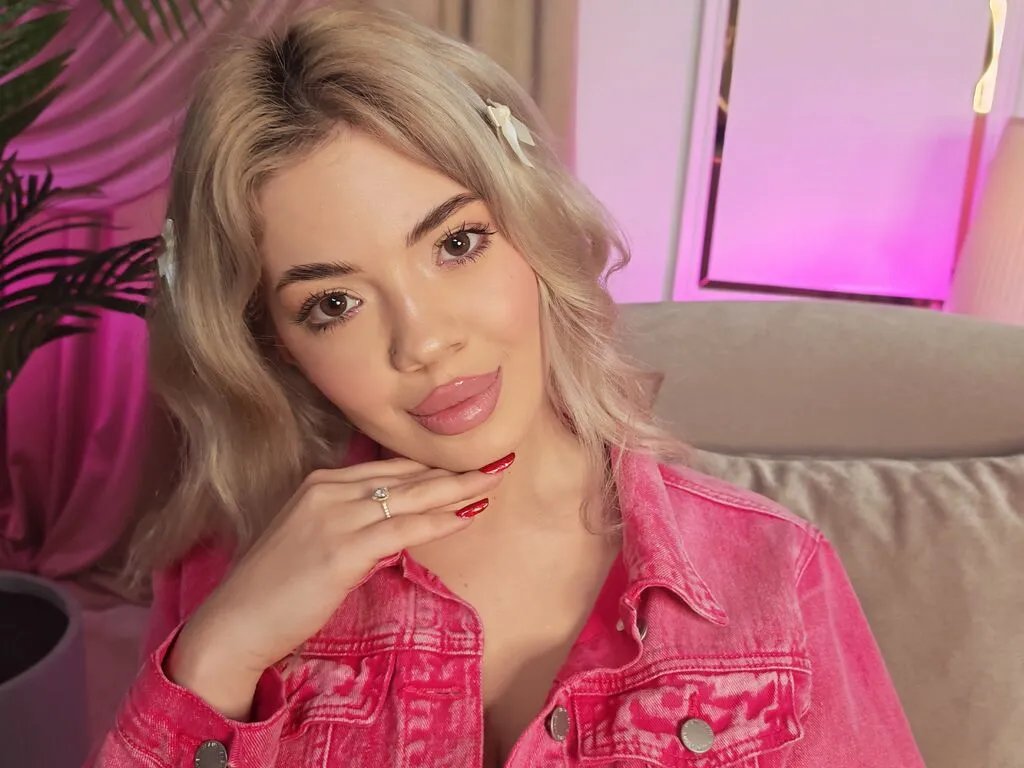 MissyMoon — Sweet conversations, genuine attention, playful teasing, and good energy.