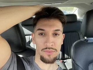 Offline JohnnySilver on Streamate