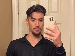 Offline JohnnySilver on Streamate