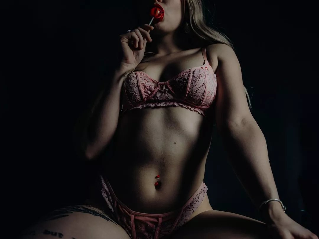 LillyBrooks on Streamate 