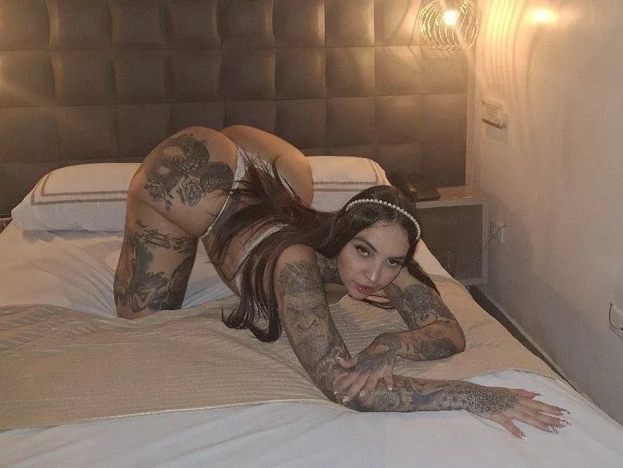 Offline StefanyMarkez on Streamate