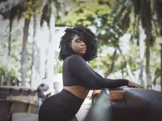 Offline Tyralewiz on Streamate