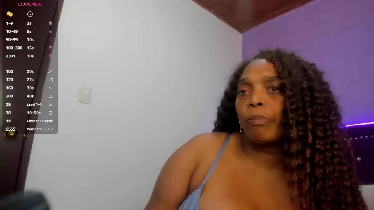 AinaEbonyMilf on Streamray 
