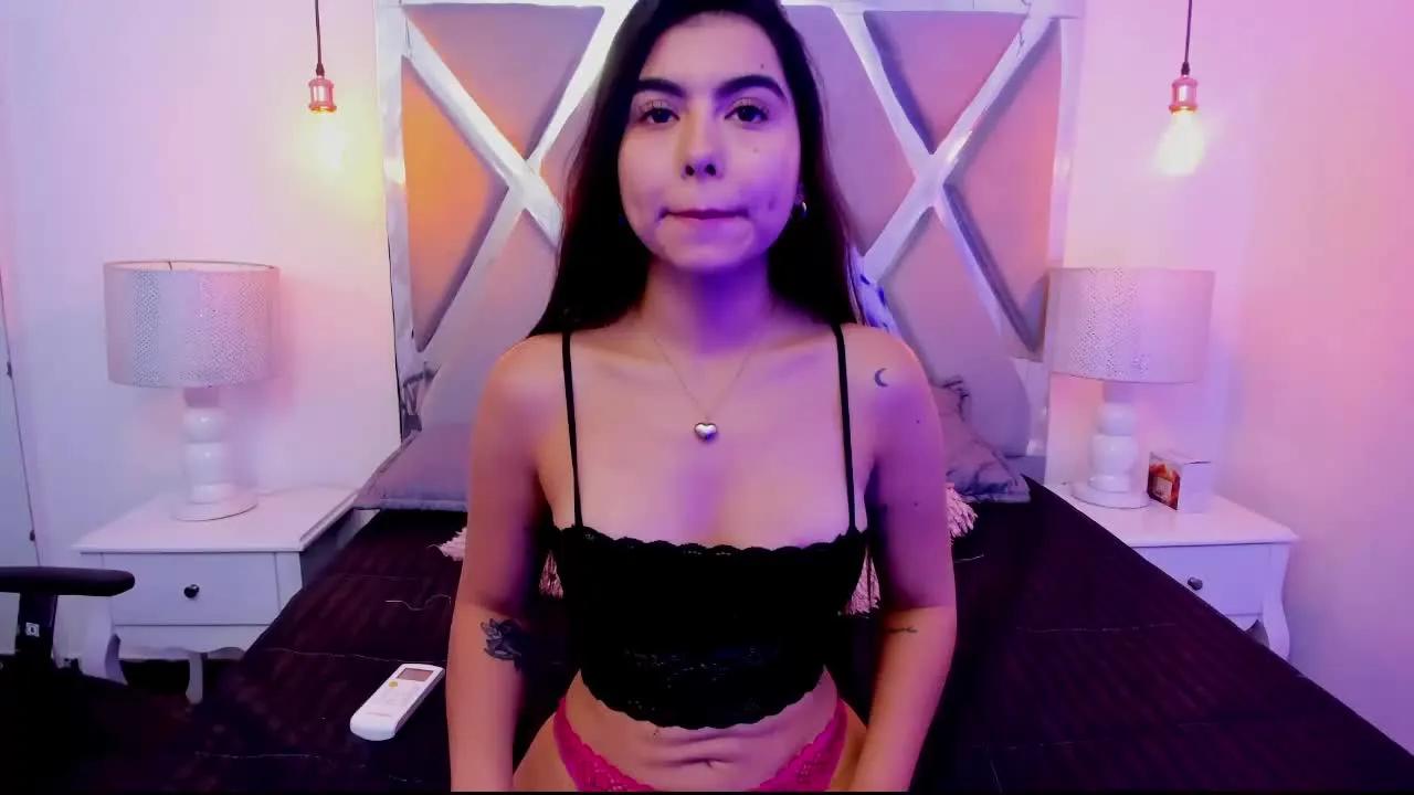 AlanaCooperr on Streamray
