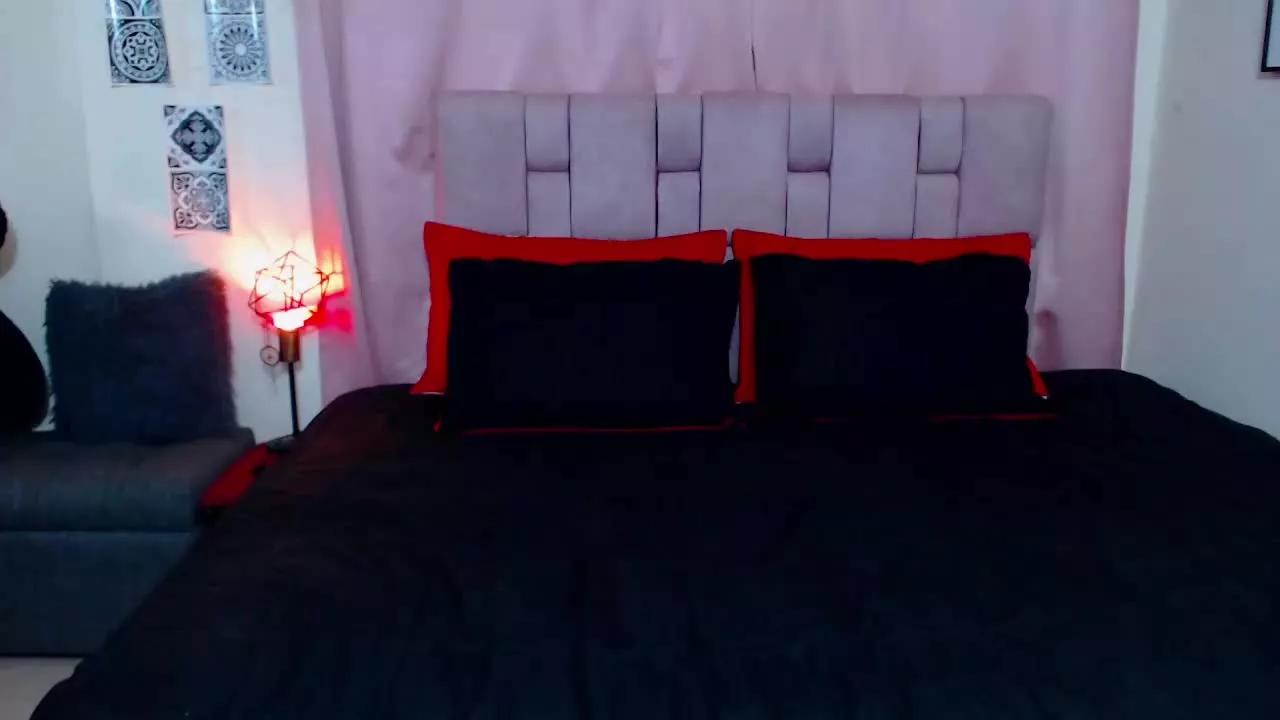 AMY_ROGER on Streamray 
