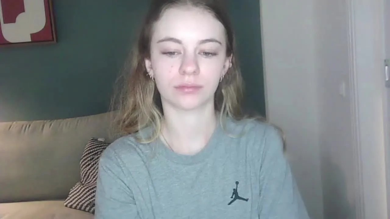 Offline AriaFlirt on Streamray