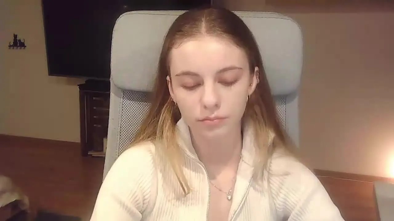 Offline AriaFlirt on Streamray