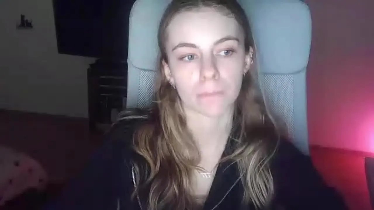 Offline AriaFlirt on Streamray